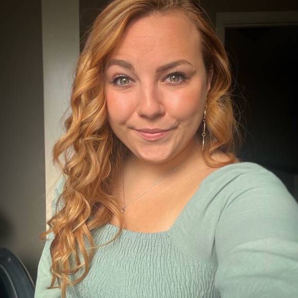 Meet your Posher, Alexis - Picture 1 of 1